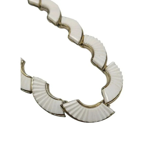 Coro White Thermoset Shell Necklace Gold Tone Vintage 16" - Picture 2 of 10